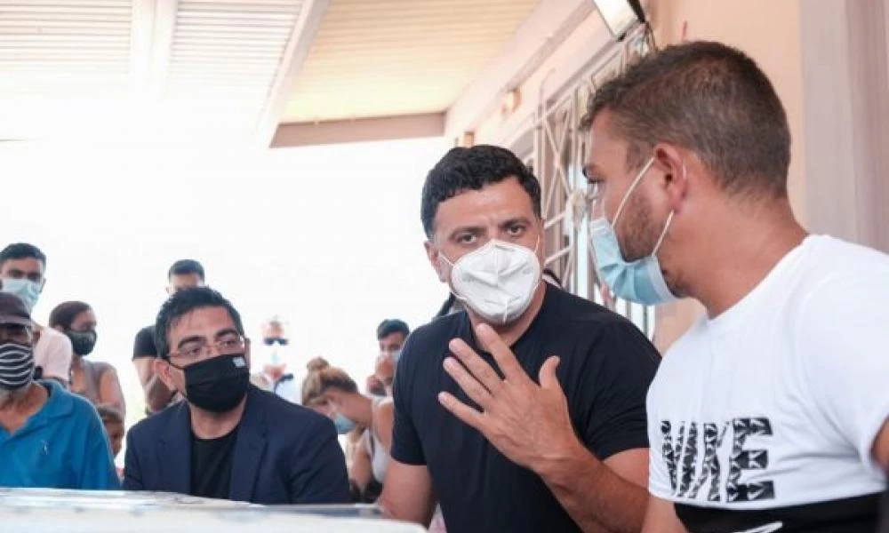 Κικίλιας-Σε καταυλισμό Ρομά: Με σεβασμό και αγάπη παροτρύνουμε και τους Ρομά συμπολίτες μας να εμβολιαστούν